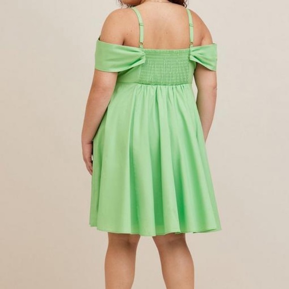 Torrid Disney Tinkerbell Stretch Poplin Off Shoulder Dress - Picture 3 of 4